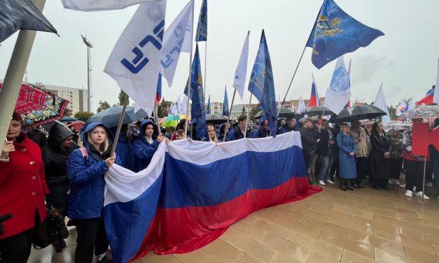 Митинг в поддержку референдумов о вхождении в состав РФ