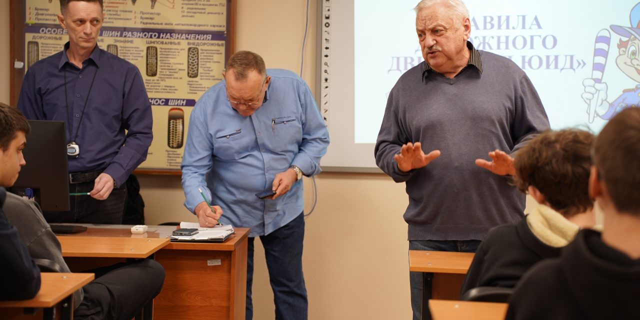 В юношеской автомобильной школе Дворца молодежи прошло обучение по программе «ЮАШ для ЮИД»