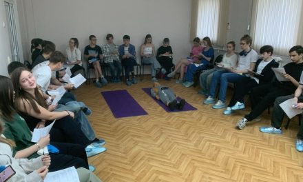 Сегодня учащиеся юношеской автомобильной школы сдавали экзамен на умение оказывать первую медицинскую помощь