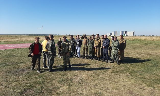 Курсанты проходят парашютную подготовку