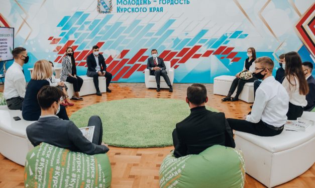 Встреча Губернатора Курской области Романа Старовойта с обладателями Гран-при областного фестиваля Студенческая весна Соловьиного края