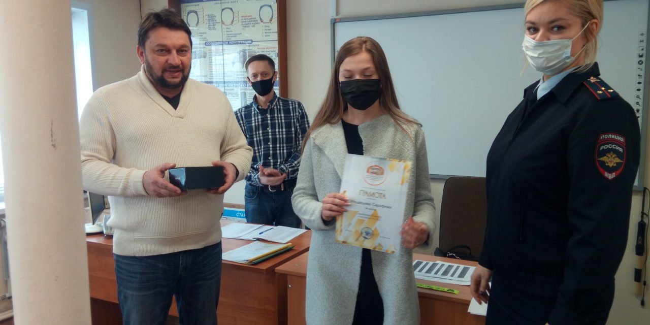 В секции «Юный автомобилист» прошла встреча учащихся с инспектором по пропаганде