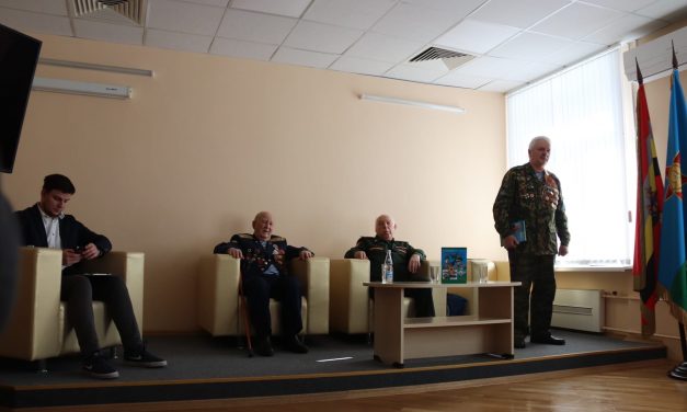 В областном Дворце молодежи прошла презентация книги «Курский десантный батя: Памяти связующая нить»