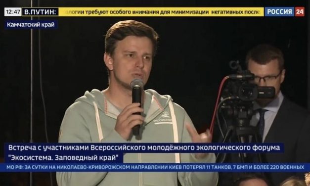 Курянин задал вопрос во время встречи с Президентом России на молодежном форуме