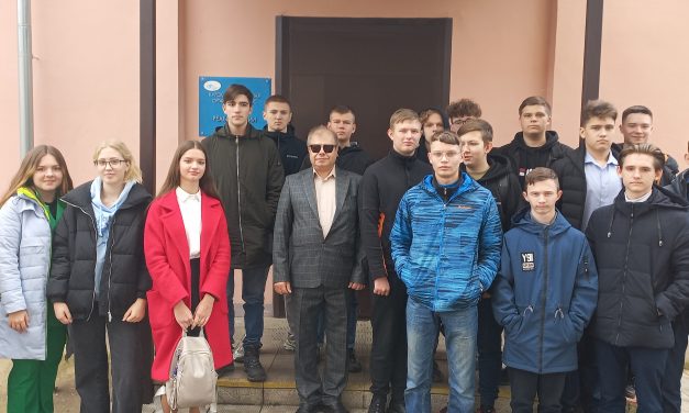 Волонтеры – обучающиеся в секции «Юный автомобилист» приняли активное участие в акции «Белая трость»