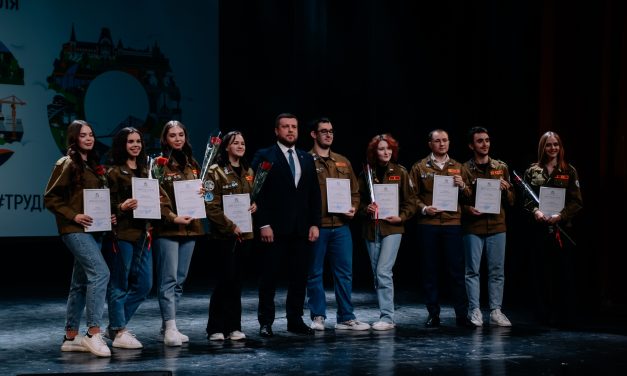 Сегодня в областном Дворце молодежи состоялось праздничное мероприятие и концерт, посвященный Дню российских студенческих отрядов.