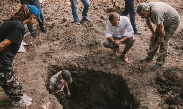 Губернатор Курской области посетил места работ Межрегиональной экспедиции по розыску и перезахоронению останков мирных жителей «Без срока давности»