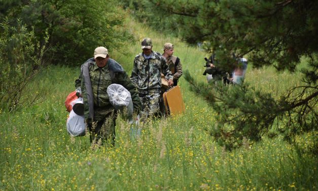 Плечом к плечу становись!