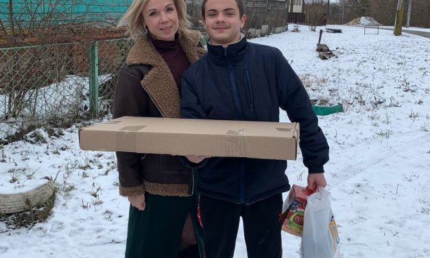 Директор ОБУ «Областной Дворец молодежи» приняла участие во Всероссийской акции «Елка желаний»