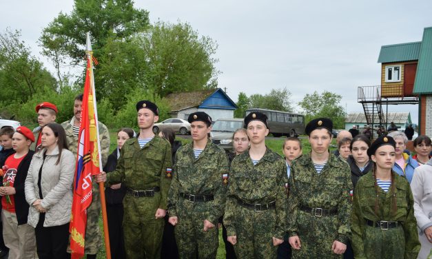 В с. Первомайское Поныровского района прошло захоронение останков 9 советских воинов