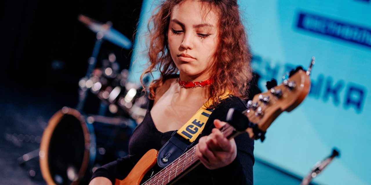 Сегодня Дворец молодежи стал площадкой для второго конкурсного дня фестиваля «Обгоняя время»