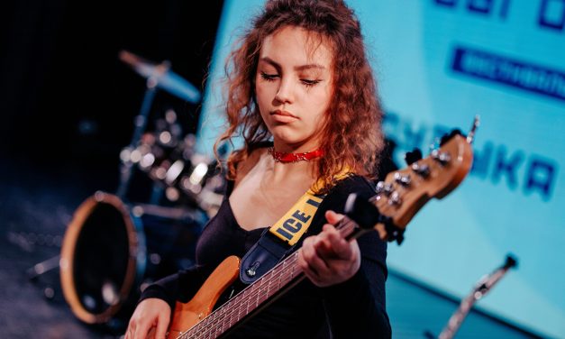 Сегодня Дворец молодежи стал площадкой для второго конкурсного дня фестиваля «Обгоняя время»