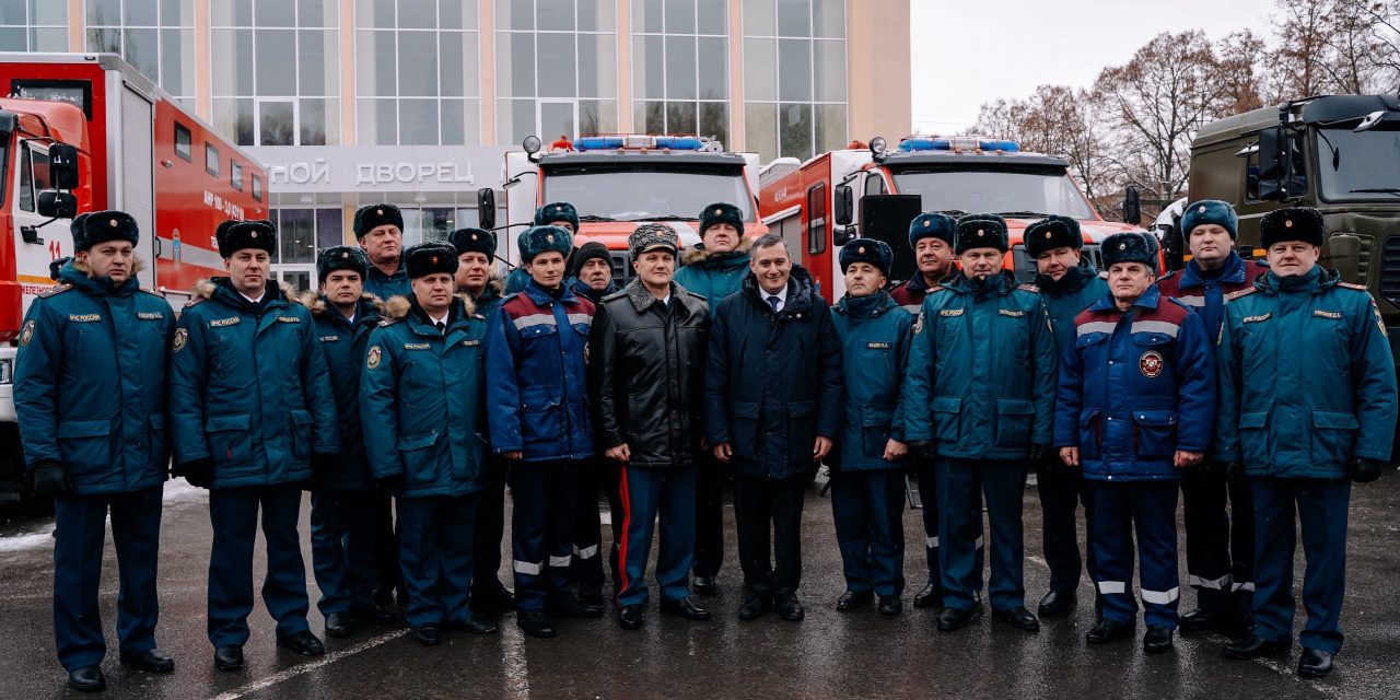 Торжественная церемония передачи новой техники пожарно-спасательным подразделениям региона