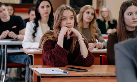 В Областном Дворце молодёжи прошёл первый конкурсный день Регионального конкурса интеллекта, творчества и спорта «Молодые лица Соловьиного края России — 2026»