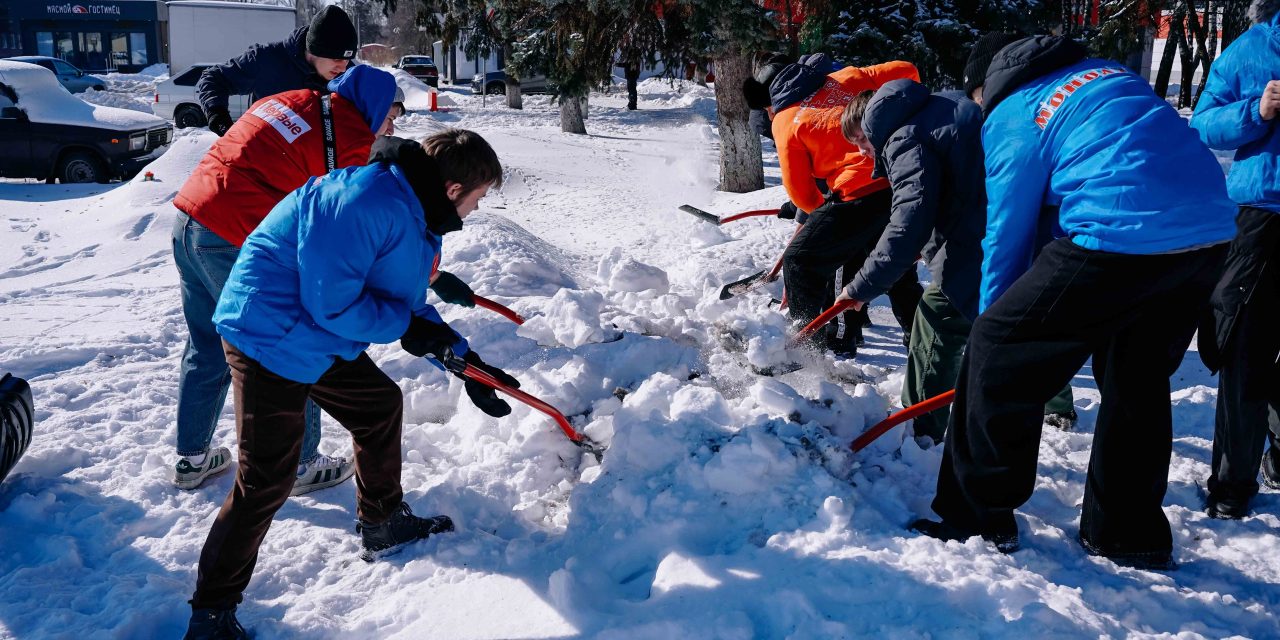 Зима не сдаётся, а мы — не унываем!
